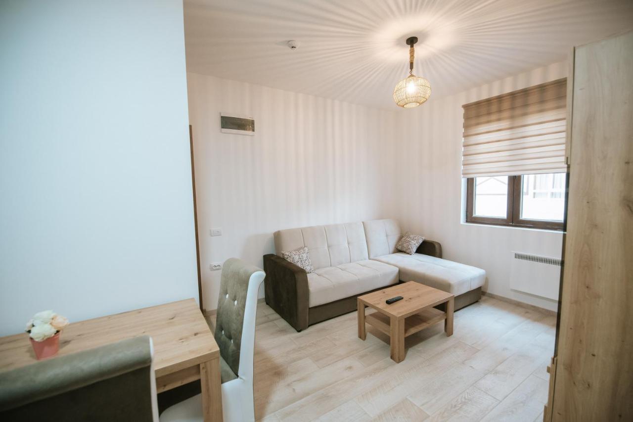 Kraljevi Konaci -Apartmani Bajka โคเปานิก ภายนอก รูปภาพ