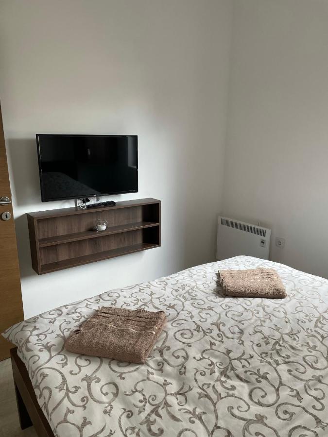 Kraljevi Konaci -Apartmani Bajka โคเปานิก ภายนอก รูปภาพ