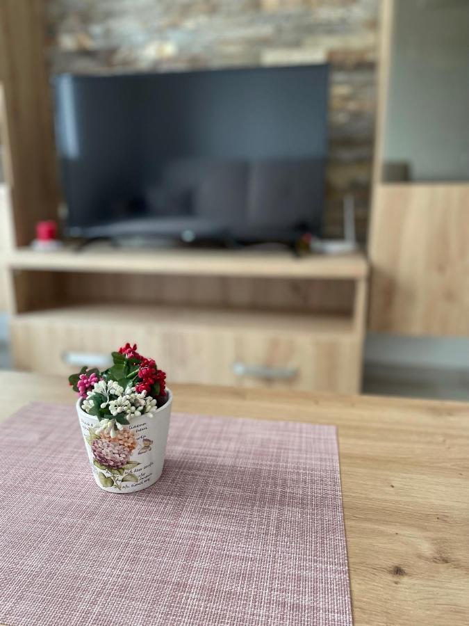 Kraljevi Konaci -Apartmani Bajka โคเปานิก ภายนอก รูปภาพ